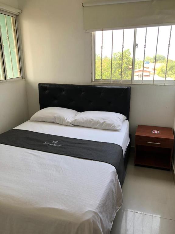 Postel nebo postele na pokoji v ubytování Hotel Aeromar Central