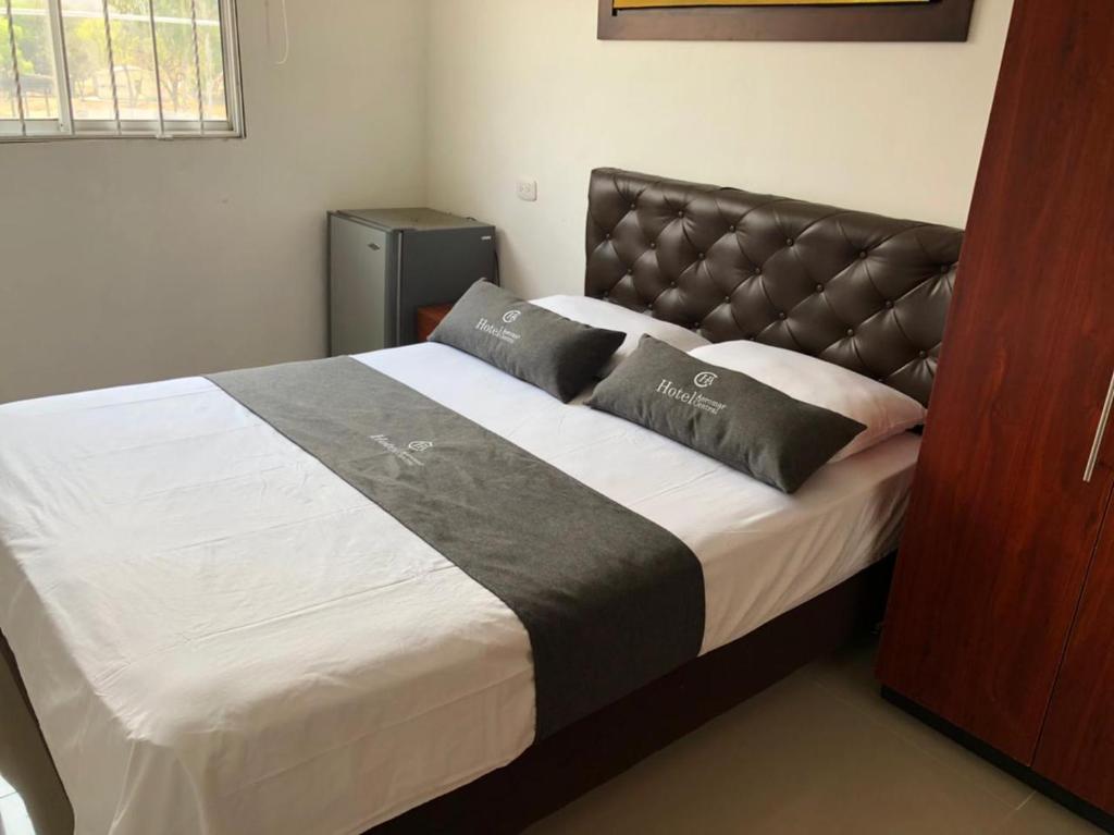 Postel nebo postele na pokoji v ubytování Hotel Aeromar Central