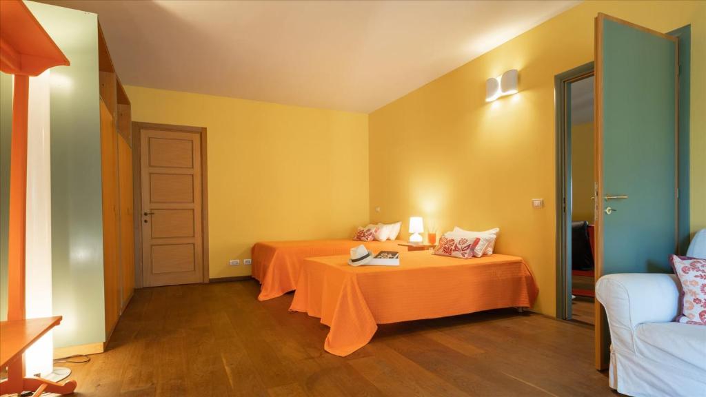 Posteľ alebo postele v izbe v ubytovaní CASA DEL VENTO 10, Emma Villas