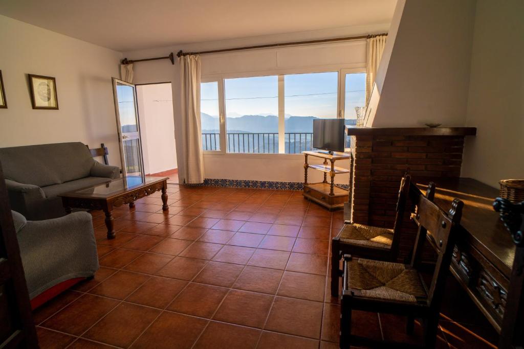 Część wypoczynkowa w obiekcie Apartamentos Terrazas del Tajo
