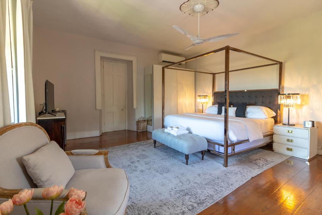 Postel nebo postele na pokoji v ubytování Sweetfield Manor