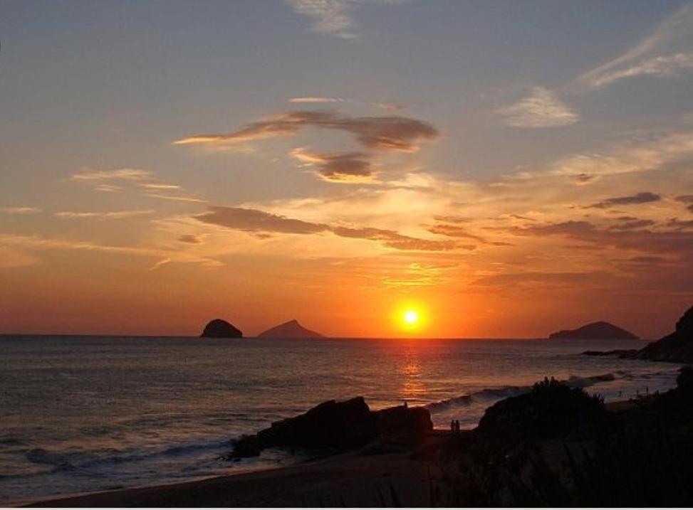  BANGALÔ PITANGUEIRA - SEU HOME-OFFICE NA PRAIA