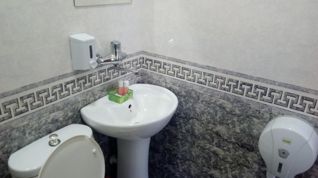 Koupelna v ubytování Hotel Isani