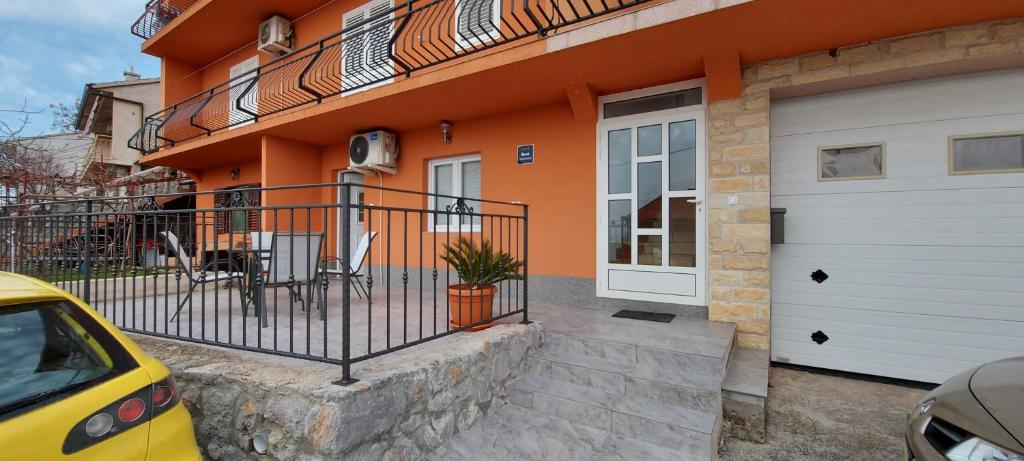 Budova, v ktorej sa apartmán nachádza