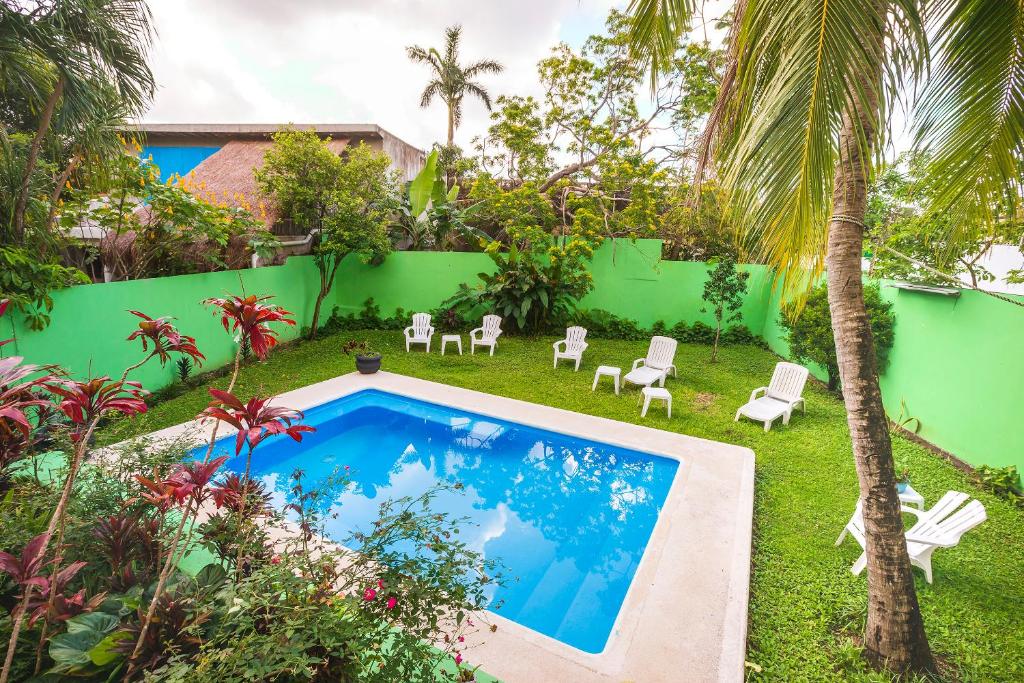 Bazén v ubytování Hotel Kiin Cozumel nebo v jeho okolí