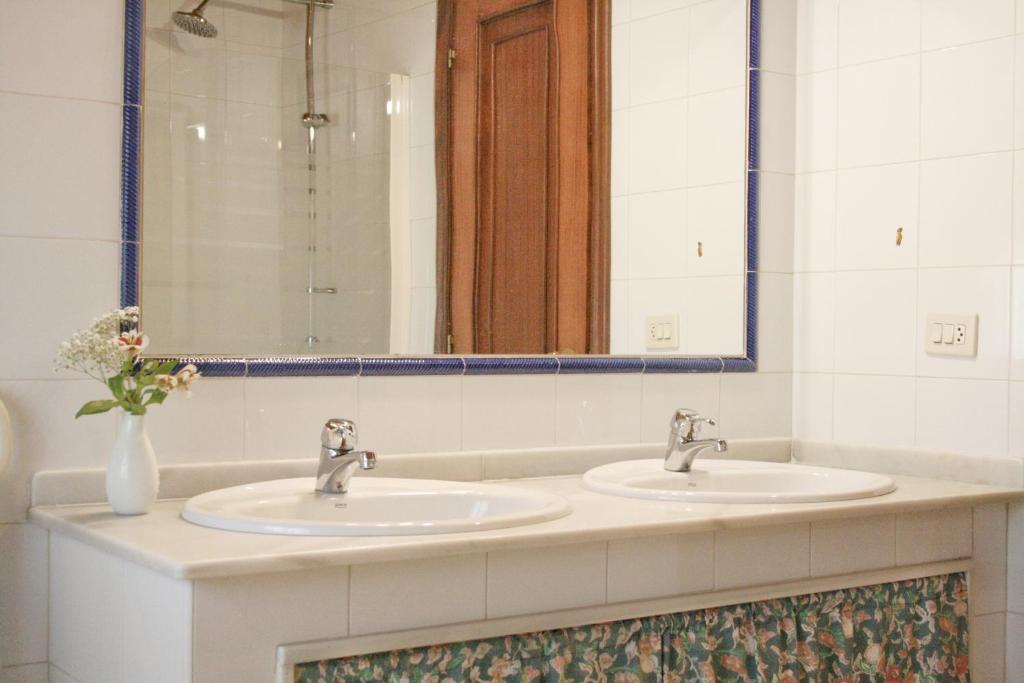 Koupelna v ubytování Casa da Glicia, una casa con piscina privada, para disfrutar y relajarse