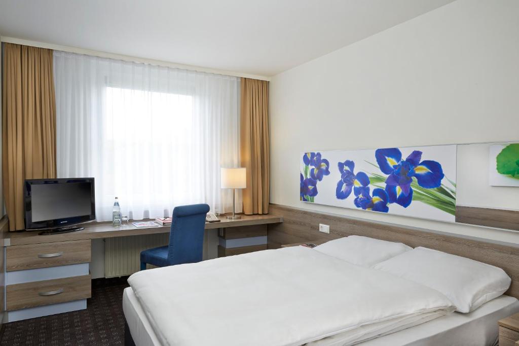 H+ Hotel Frankfurt Airport West Parken www.booking.com