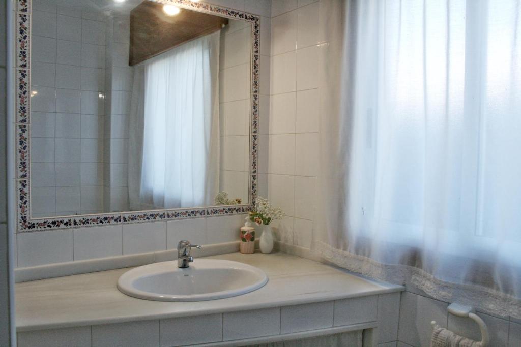 Koupelna v ubytování Casa da Glicia, una casa con piscina privada, para disfrutar y relajarse
