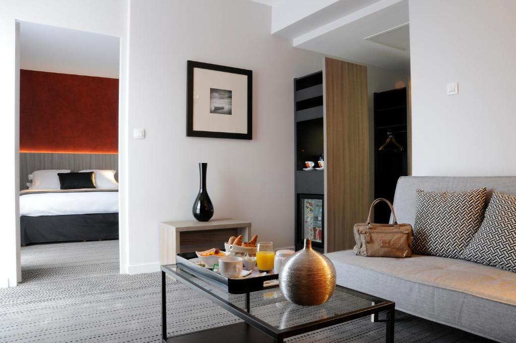 Postel nebo postele na pokoji v ubytování Best Western Plus Hôtel & Spa de Chassieu