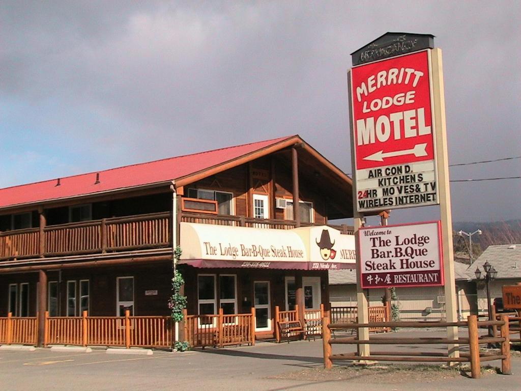 a motel with a large sign in front of it at Merritt Lodge in Merritt