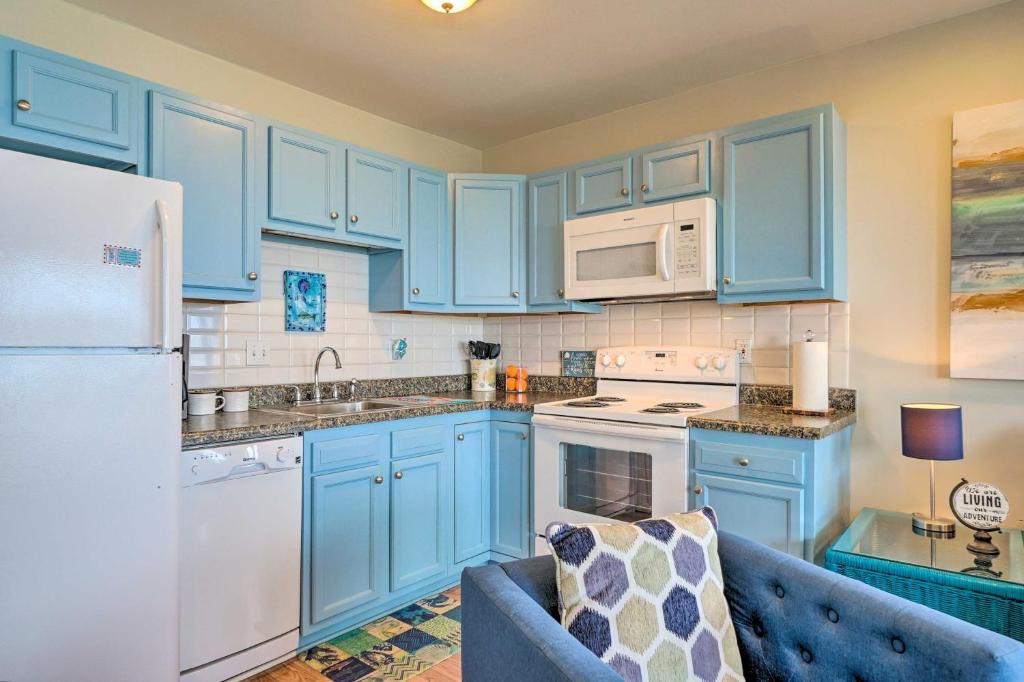 Breezy Condo with Ocean Views - Steps to Beach!