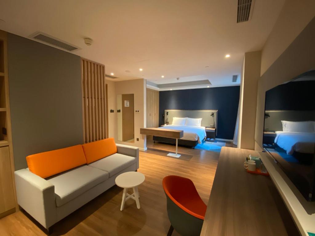 Postel nebo postele na pokoji v ubytování Holiday Inn Express Shanghai Hongqiao North by IHG