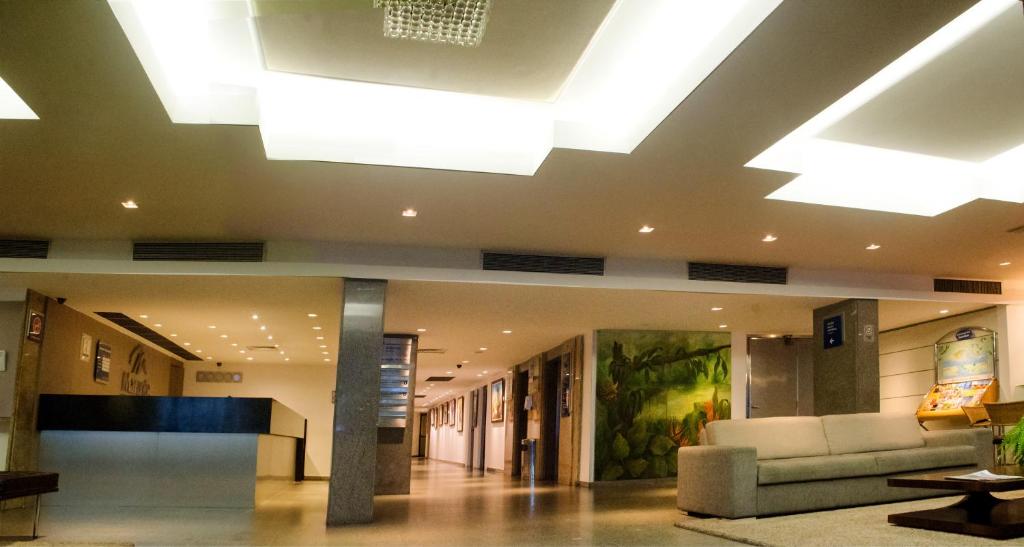 Uma área de estar em Marante Plaza Hotel