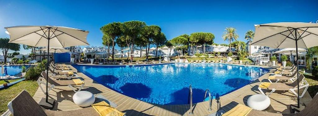 2 townhouses to accommodate12 people in Cabopino, EVERYTHING ...