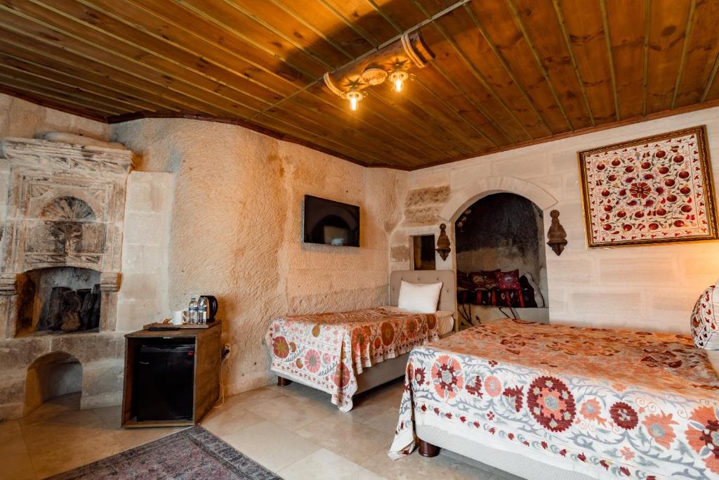 Postel nebo postele na pokoji v ubytování Amber Cave Suites