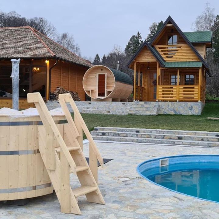 Bazén v ubytování Imperator Kvintil apartmani & SPA nebo v jeho okolí