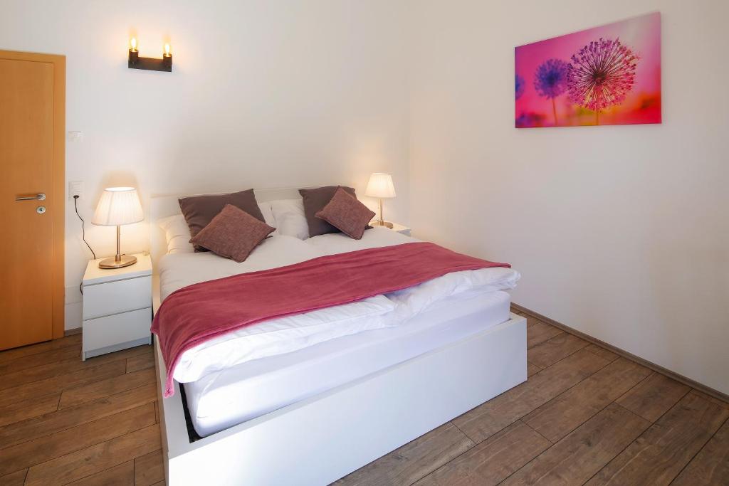 Postel nebo postele na pokoji v ubytování Modern and cosy 5 rooms penthouse with stunning view