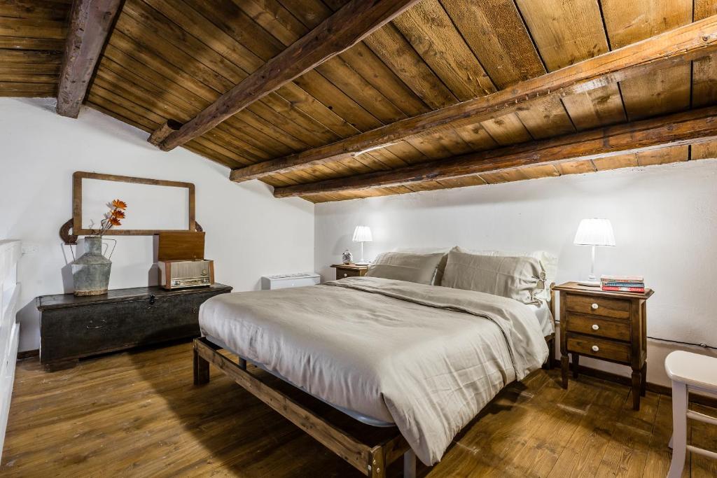 Łóżko lub łóżka w pokoju w obiekcie Authentic Sicilian Charm, pool, sea view, wi-fi & parking