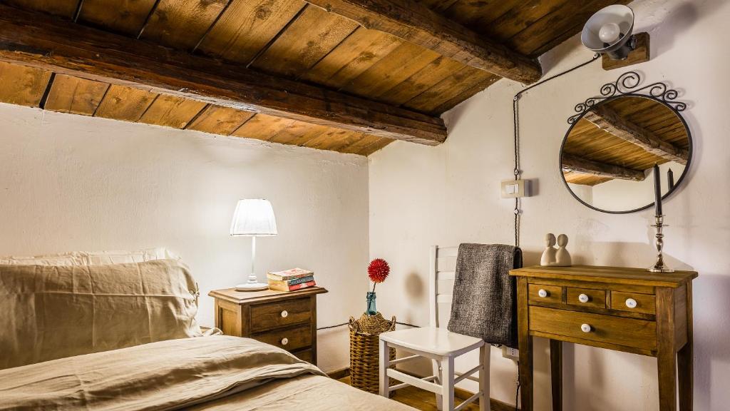 Łóżko lub łóżka w pokoju w obiekcie Authentic Sicilian Charm, pool, sea view, wi-fi & parking
