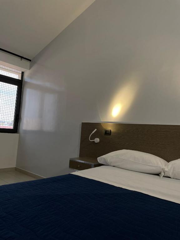 Posteľ alebo postele v izbe v ubytovaní Hotel Cristian
