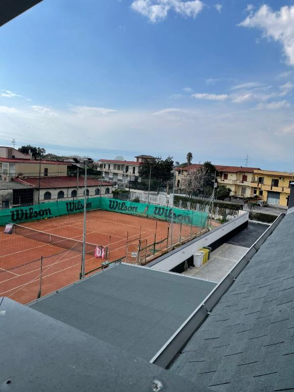 Tenis alebo squash v ubytovaní Hotel Cristian alebo jeho okolí