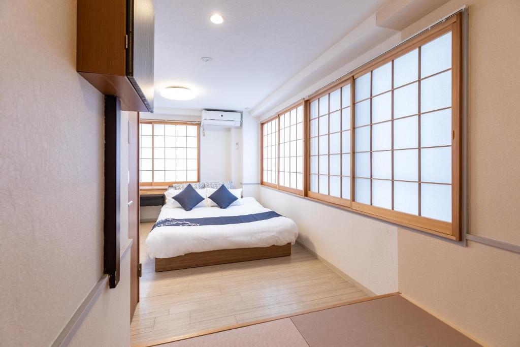 Postel nebo postele na pokoji v ubytování KEYHOTEL-5minutes for walk to Akihabara Electric Town