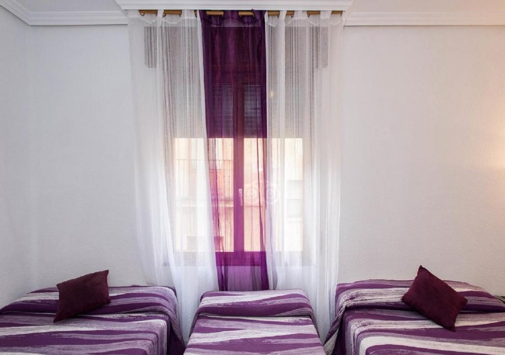 Pension Salamanca - Triple Room With Shared Bathroom