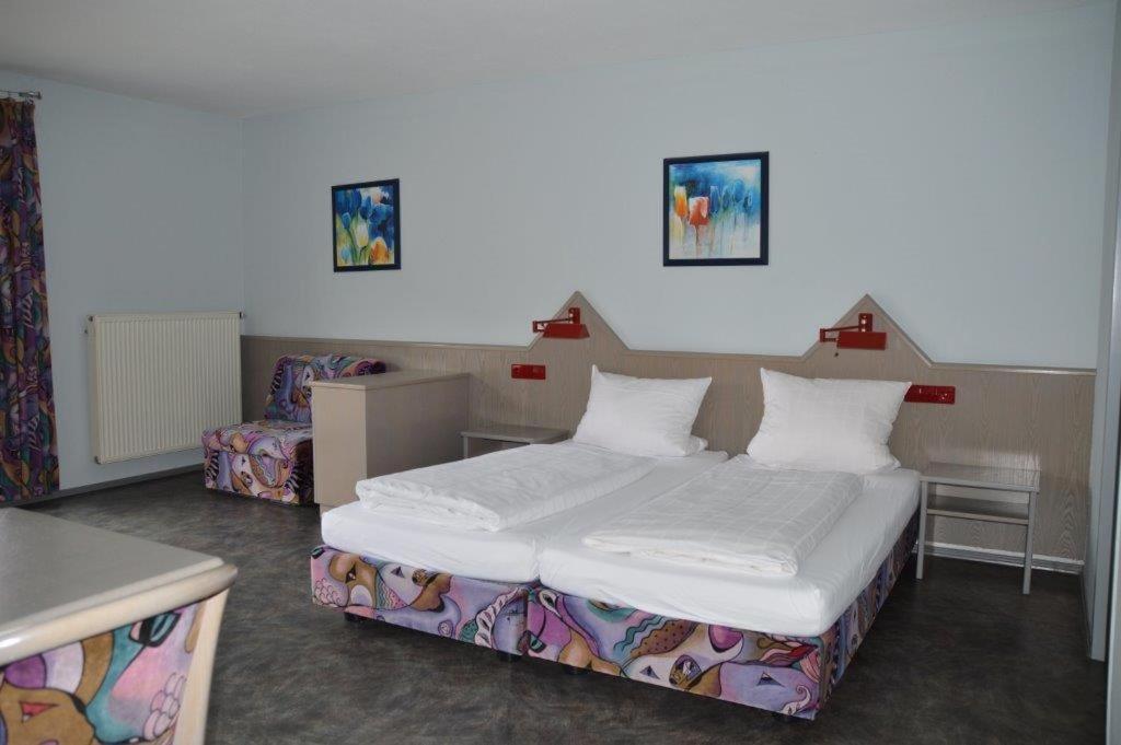 Postel nebo postele na pokoji v ubytování Gästehaus Linde, Hotel garni