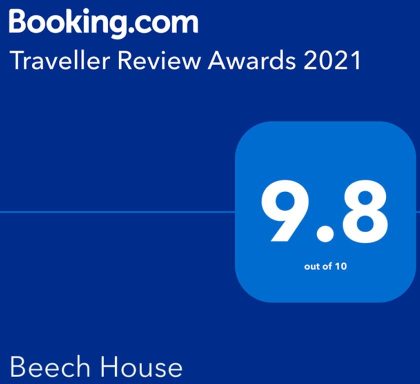 una schermata di una casa di faggio con le parole "Travel Review Awards" di Beech House a Portballintrae