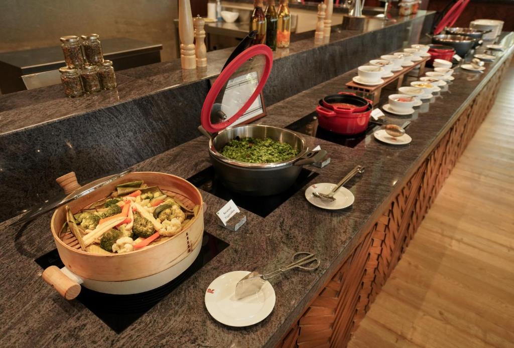 Makanan di atau berdekatan resort