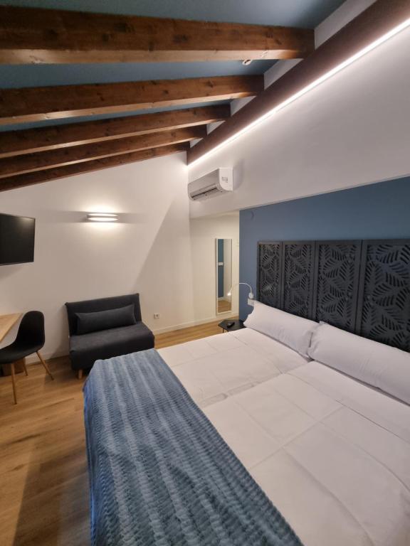 Postel nebo postele na pokoji v ubytování Hostal La Rúa