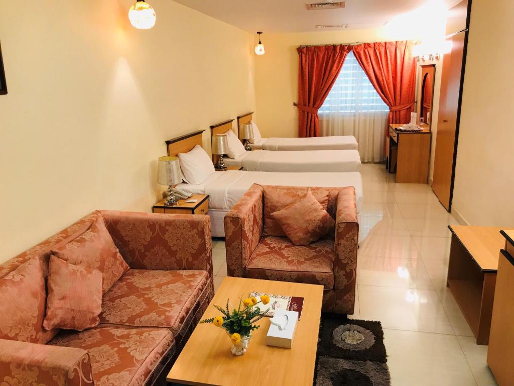 Postel nebo postele na pokoji v ubytování Panorama Hotel Deira