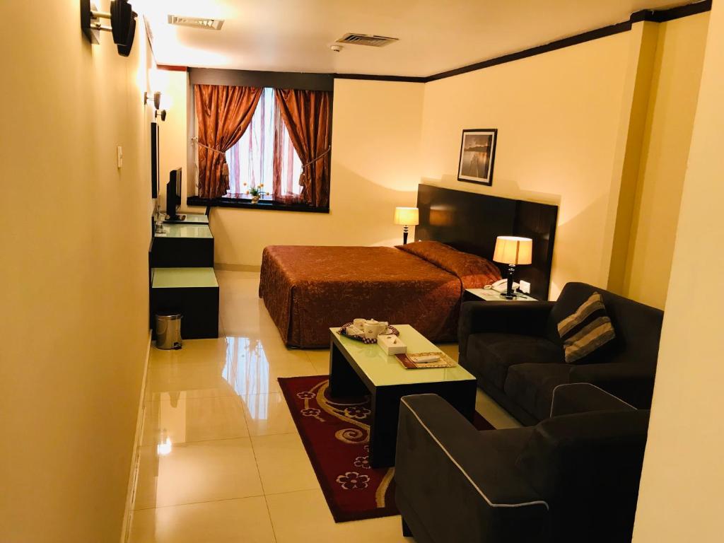 Postel nebo postele na pokoji v ubytování Panorama Hotel Deira