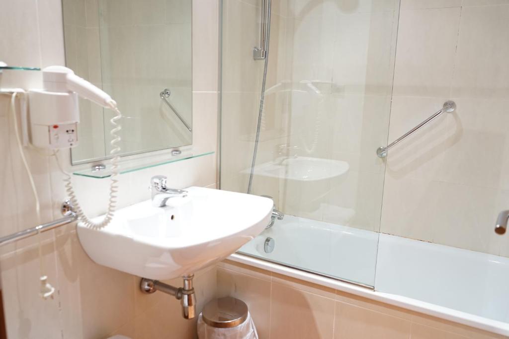 Koupelna v ubytování Hotel Santuari Balaguer