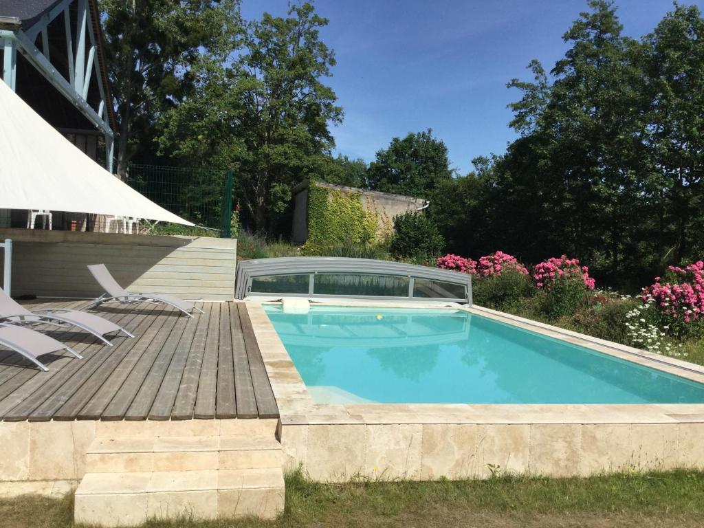Bazén v ubytování Domaine du moulin de la plaine - L'île Ô Reflets nebo v jeho okolí
