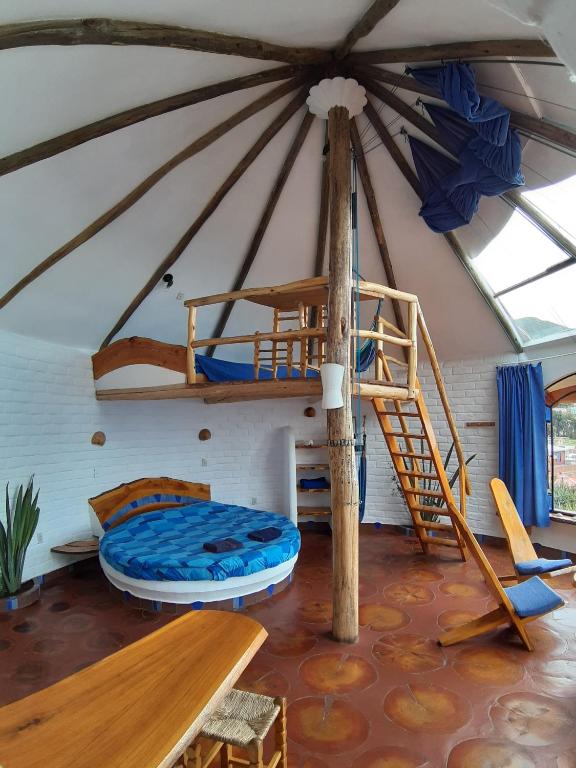 Palanda nebo palandy na pokoji v ubytování Hostal Las Olas