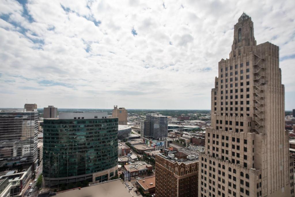 Crowne Plaza Kansas City Downtown by IHG photo