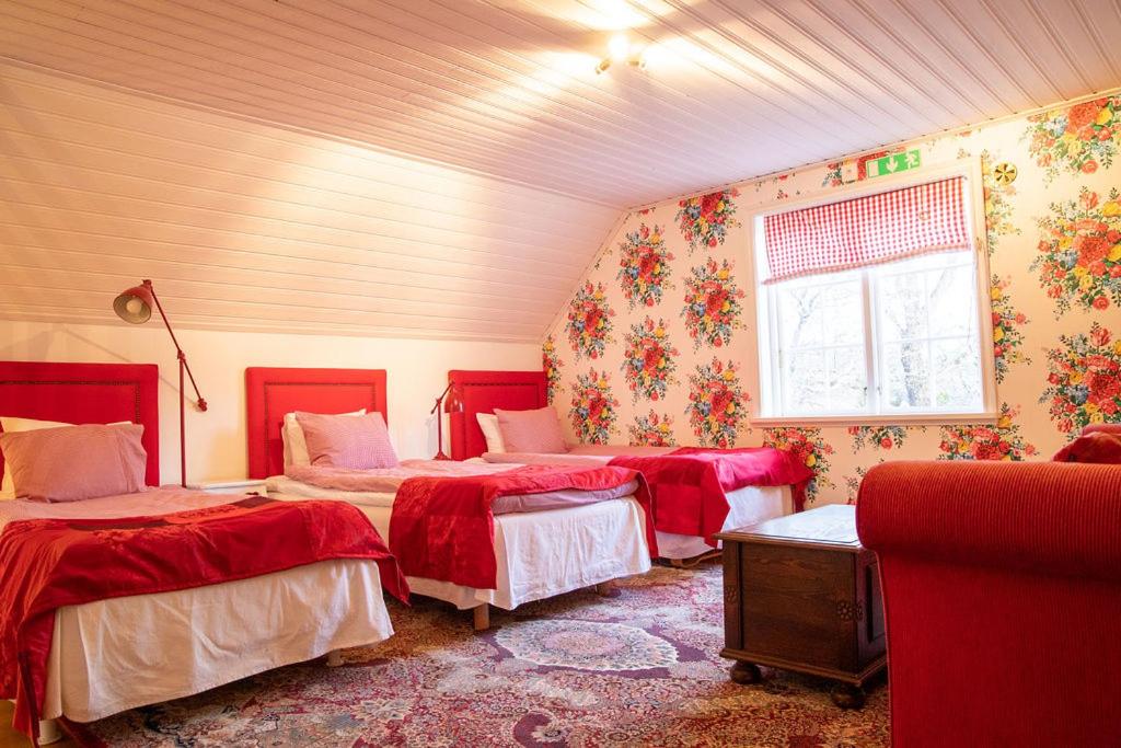 Postel nebo postele na pokoji v ubytování Hem till Gården boutique hotel