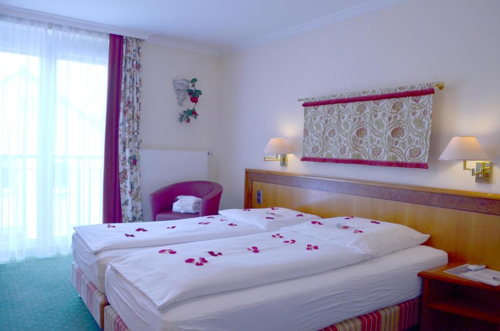 Postel nebo postele na pokoji v ubytování Hotel Ochsen Stuttgart