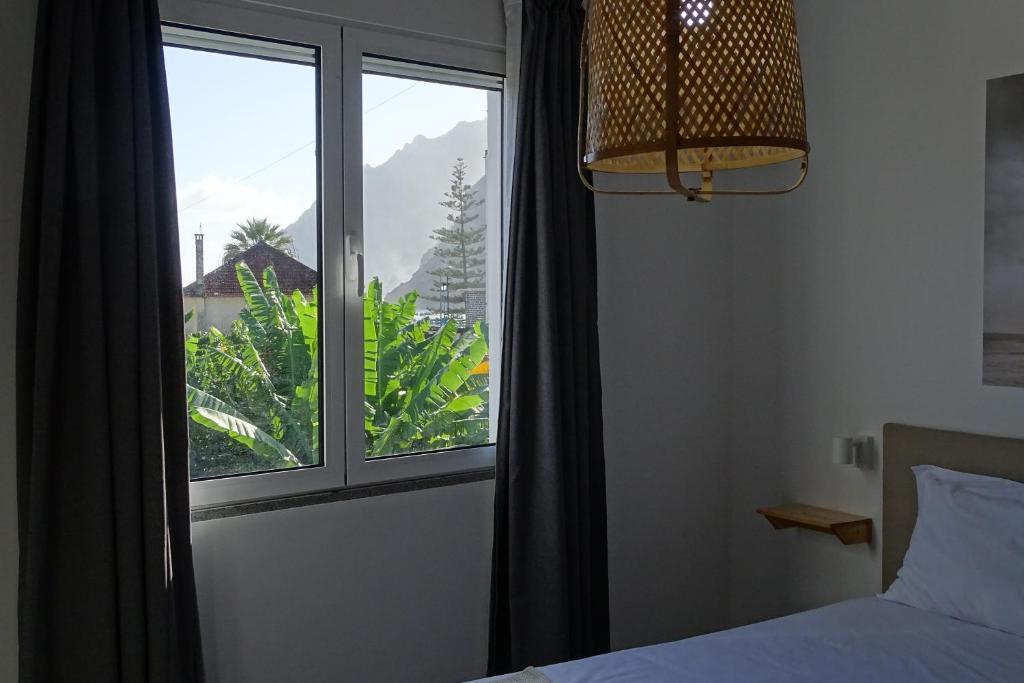 Postel nebo postele na pokoji v ubytování Madeira Surf Camp