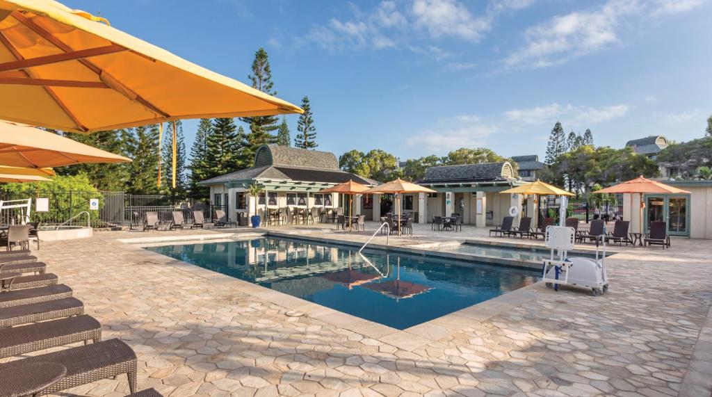 Bazén v ubytování Paniolo Greens Resort nebo v jeho okolí