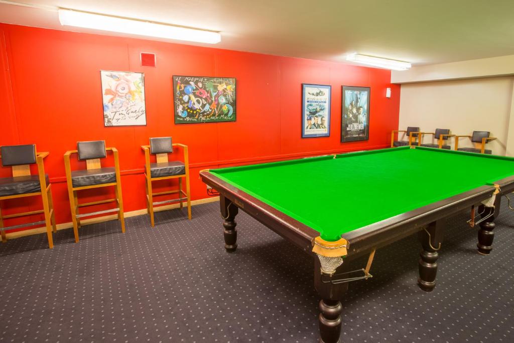 Biliár nebo kulečník v ubytování Studio-Hotel Apostroff