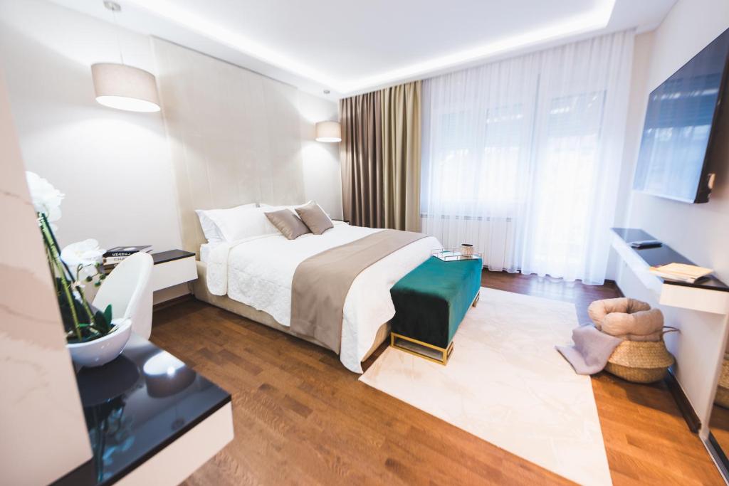 Postel nebo postele na pokoji v ubytování Majestic Apartment