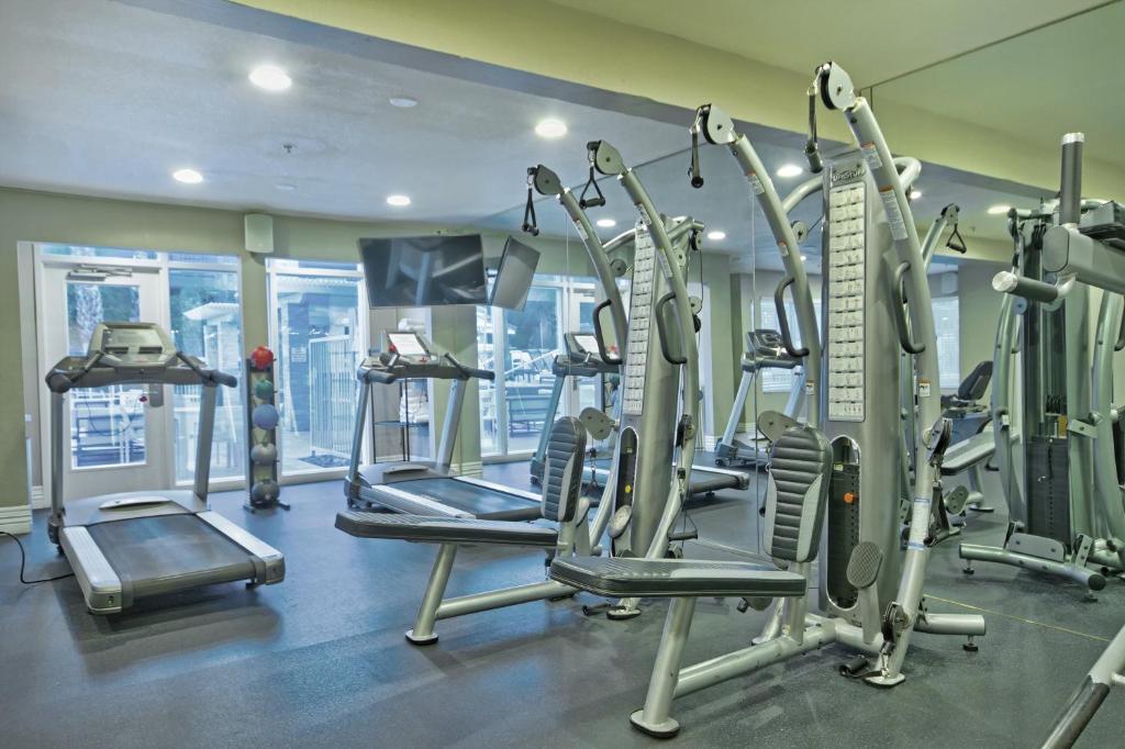 Das Fitnesscenter und&#47;oder die Fitnesseinrichtungen in der Unterkunft Desert Rose Resort