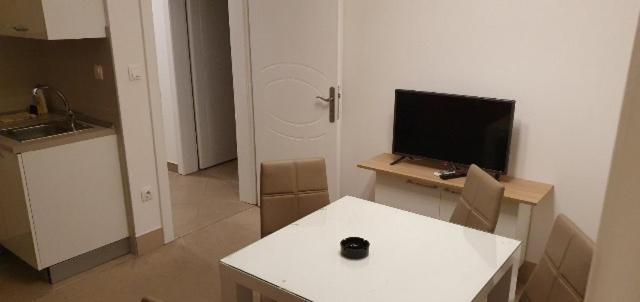 Glambeauty1 - Two-Bedroom Apartment