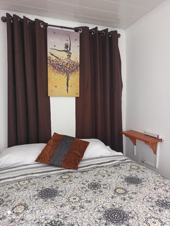 Voodi või voodid majutusasutuse Hostal Compostela Inn toas
