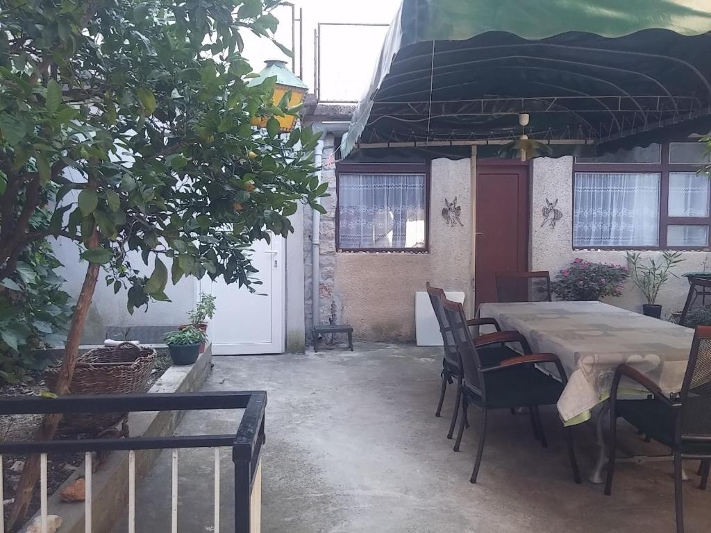 Patio nebo venkovní prostory v ubytování Guesthouse Dante