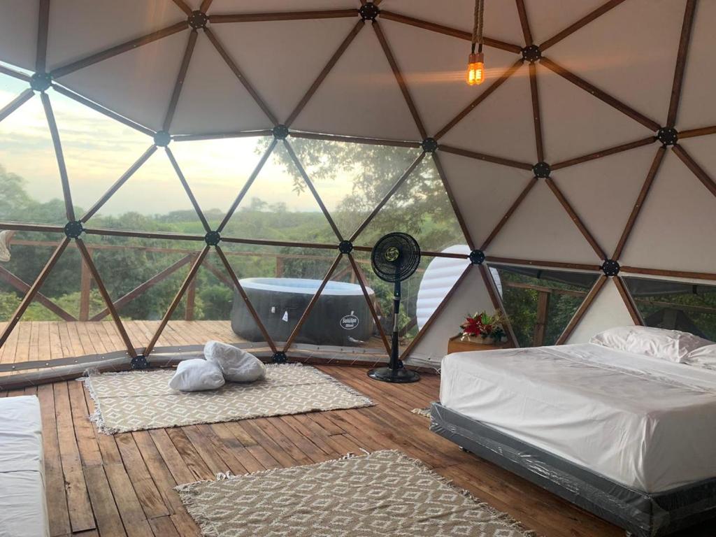 Postel nebo postele na pokoji v ubytování Eco-Glamping Shalom