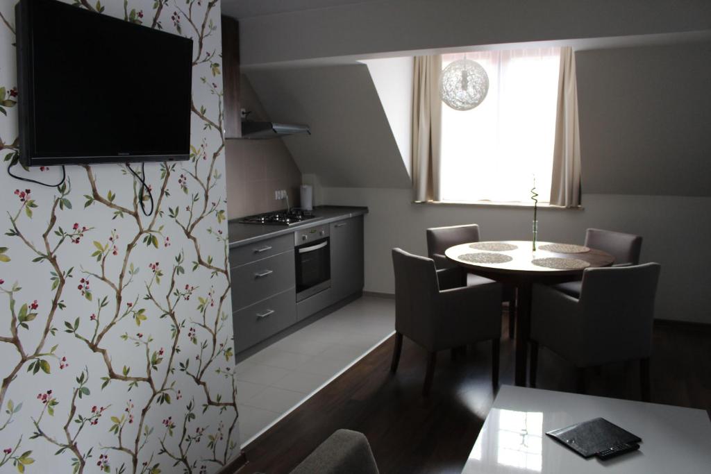 Hotel Dobry Klimat - Apartamento De Dos Habitaciones Con Balcón