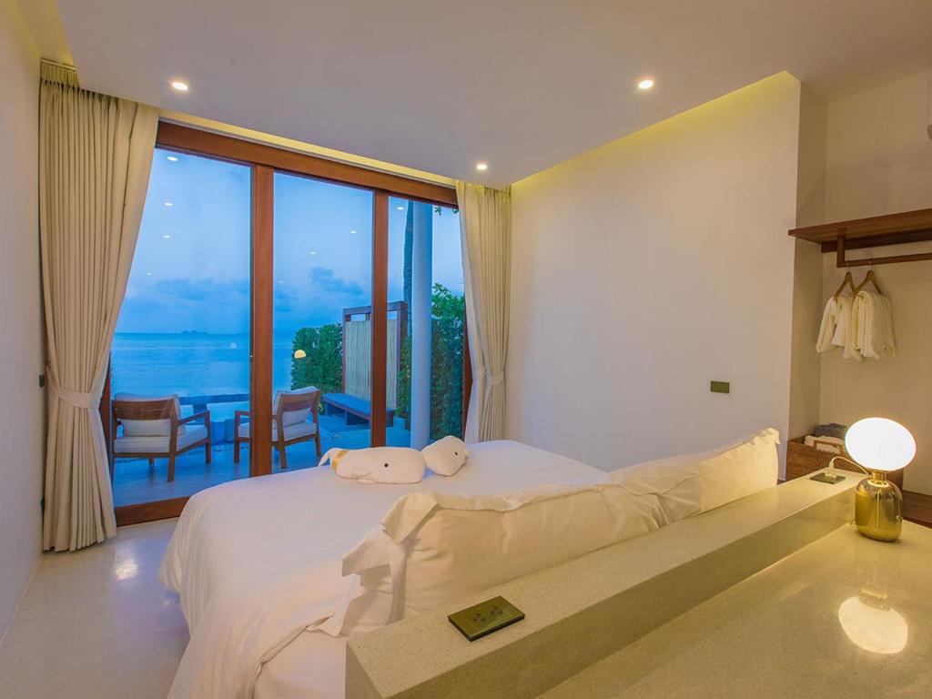 Postel nebo postele na pokoji v ubytování White Whale Beachfront Pool Villa